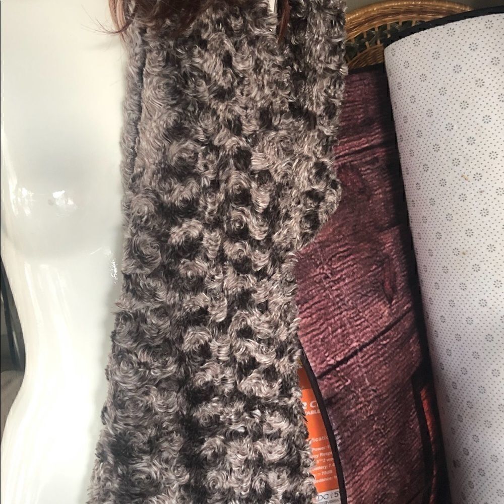 Kenneth Cole scarf  - Picture 5 of 8
